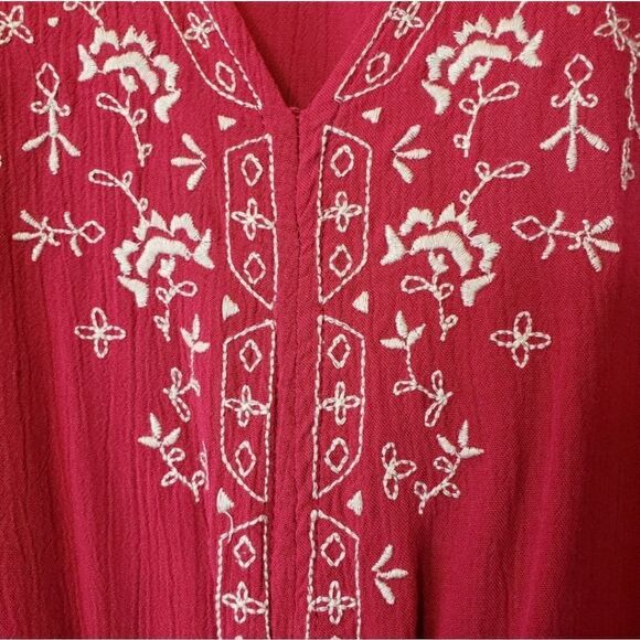 EYESHADOW Embroidered BOHO Oversized Knotted Front Top - Picture 2 of 7